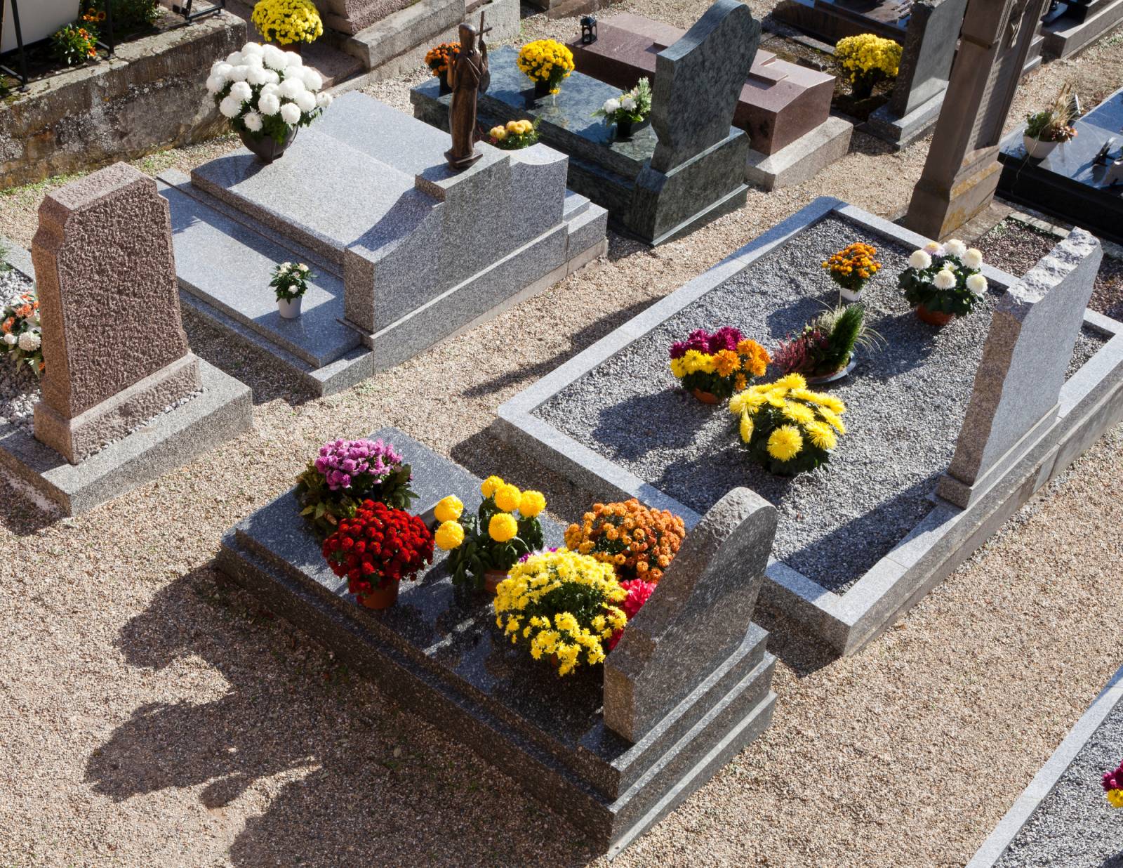 Tombe fleurie à Croix-Rousse Lyon 4