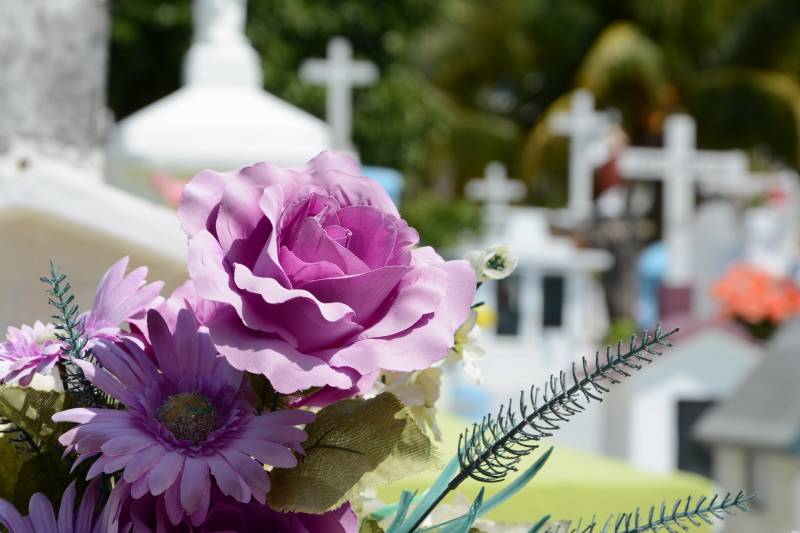 Composition de fleurs naturelles pour le cimetière de Saint-Rambert