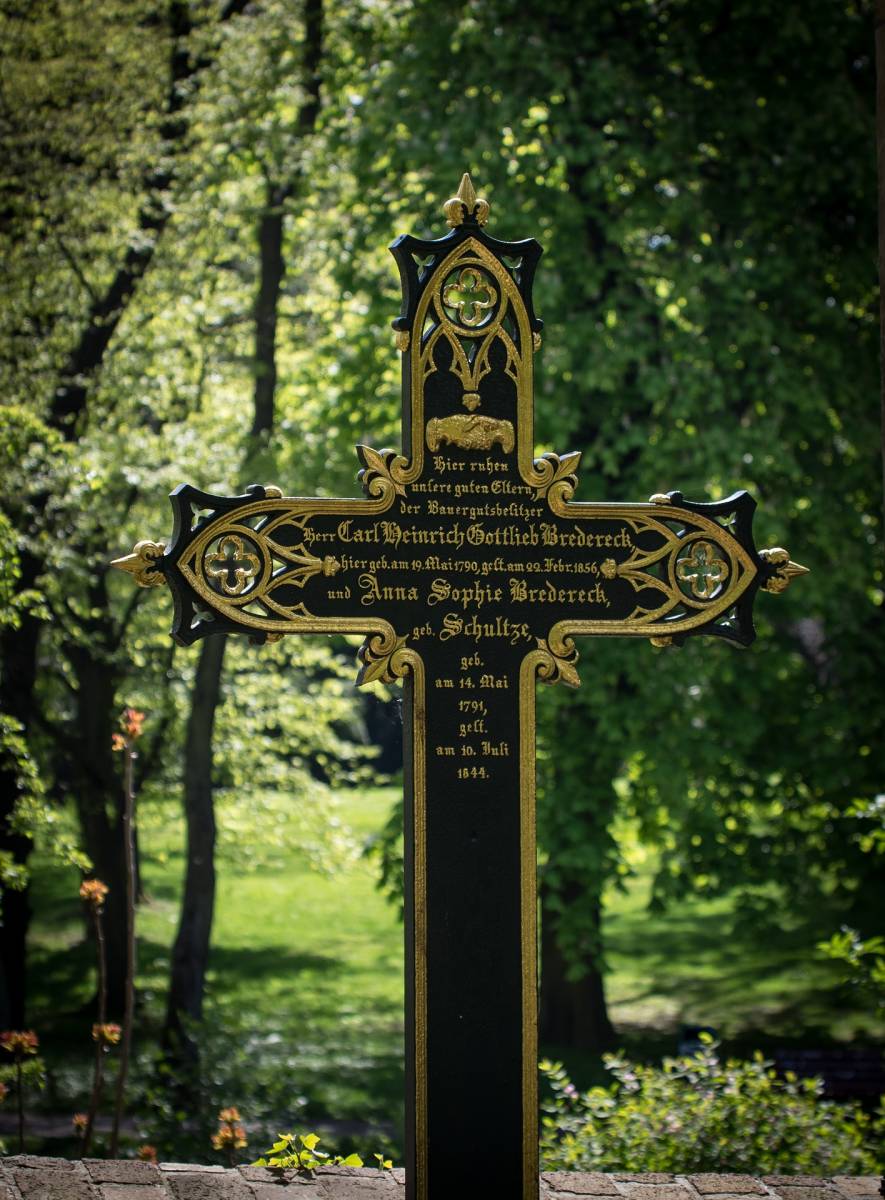 Stèle en forme de croix pour le cimetière de Saint-Rambert à Lyon 9